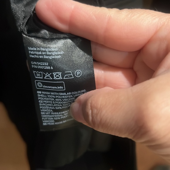 H&M lined, buttonless jacket with tiny gold embellishment on pocket ,like new - Picture 7 of 7